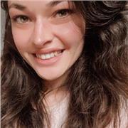 Mi chiamo Alice, sono un insegnante di danza classica. Ho studiato al Teatro Alla Scala e alla scuola del Balletto di Toscana